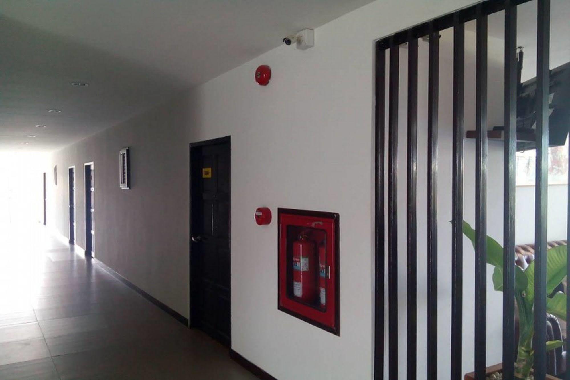 One Fu Hotel Surin Exteriör bild